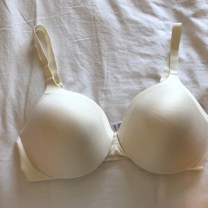 Maidenform Bra: Comfort Devotion Extra-Coverage
